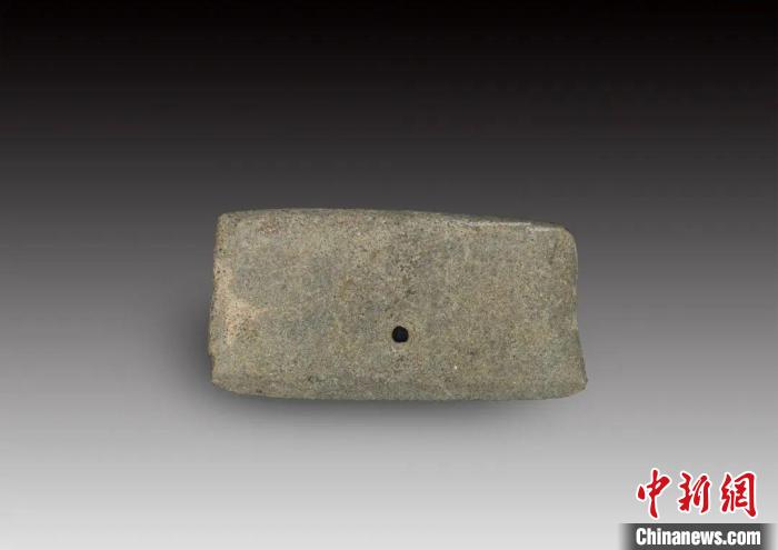 在該遺址發(fā)現(xiàn)的石刀?！∩轿魇】脊叛芯吭汗﹫D